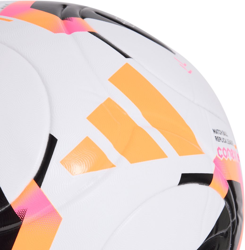 Conext 26 League Fußball